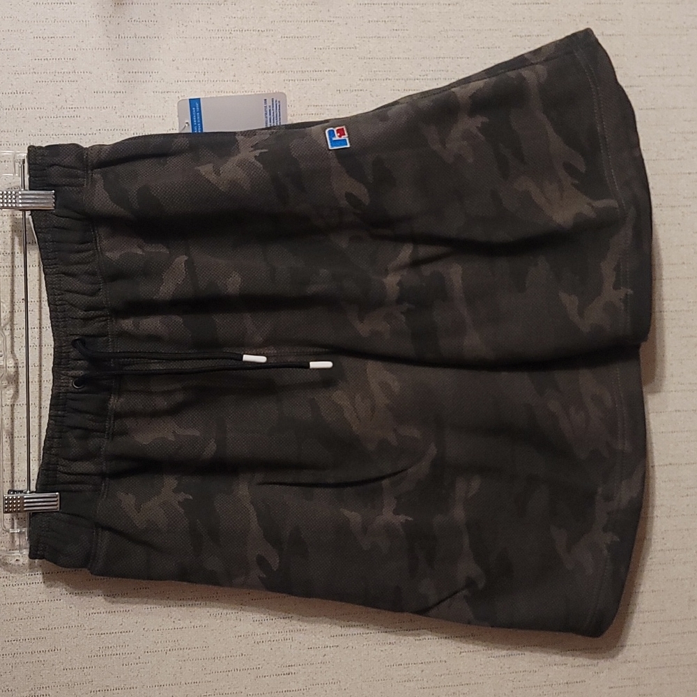 RUSSELL ATHLETIC REGULAR FIT FLEECE SHORTS: OLIVE DOT CAMO: NWT: SZ M